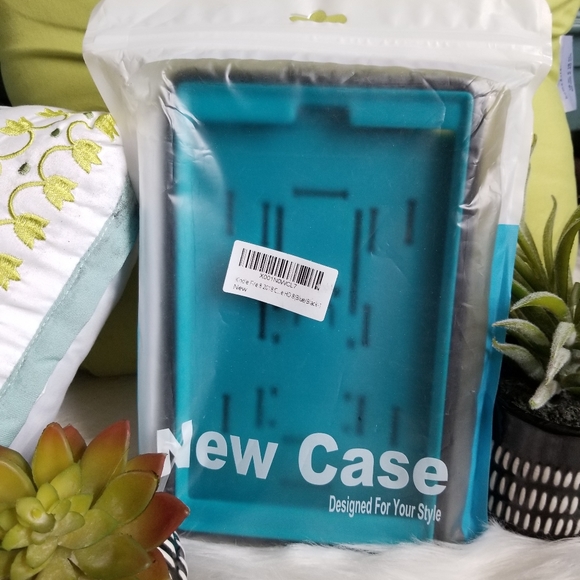 NWOT.. KINDLE FIRE 8 TABLET COVER WITH STAND - Picture 4 of 11
